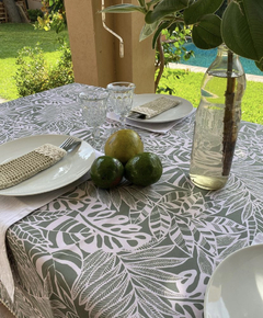 Mantel de Gabardina Antimanchas Hojas Musgo diseño exclusivo