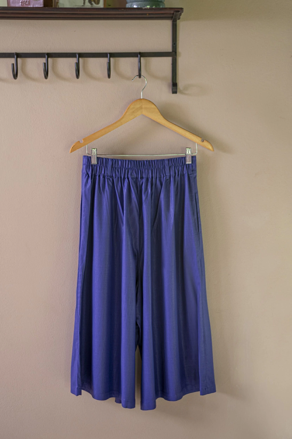 PANTACOURT AZUL SATINADO