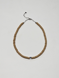 Collar Tiga tostado.