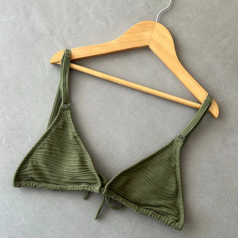 Triangulito regulable texturado atacama oliva - comprar online