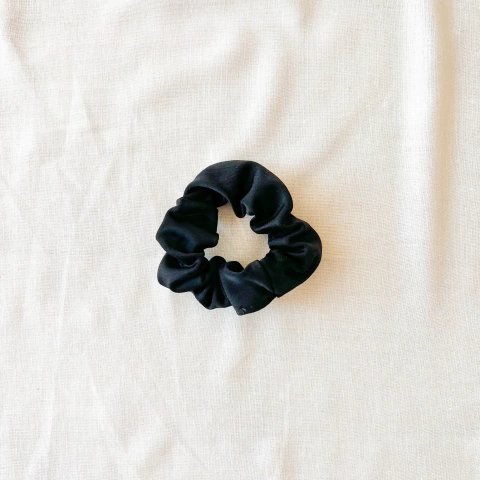 Gomita de pelo NEGRA