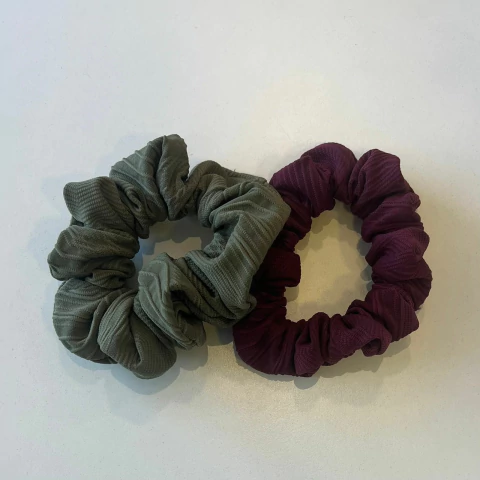 Pack x 2 gomitas de pelo- Borgoña y oliva texturado deportivo - comprar online