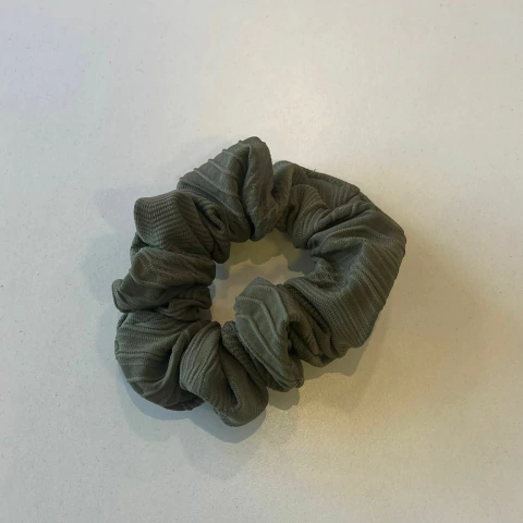 Gomita de pelo oliva texturado deportivo - comprar online