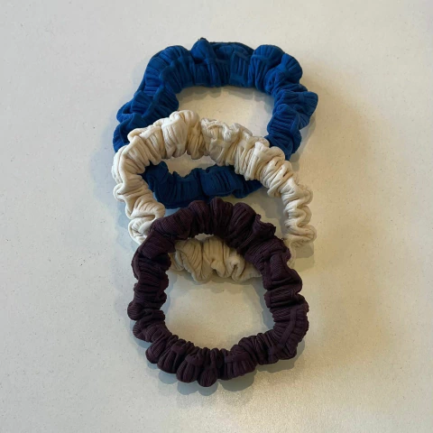 Pack x 3 gomitas de pelo- ebano, natural y azul texturado - comprar online