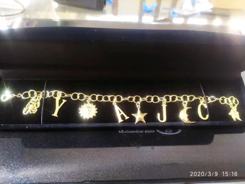 Pulseira berloque em ouro 18k