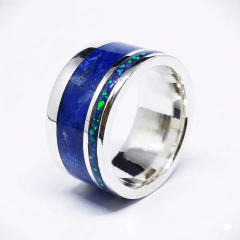 Anel de prata com detalhes em resina azul e verde brilhante