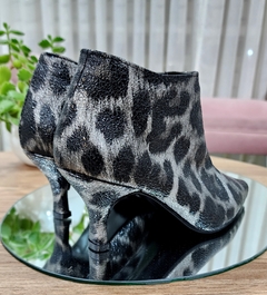 Botitas ROMA charol arrugado print gris - comprar online