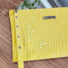 Sobres Petunia croco charol amarillo - comprar online