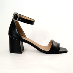 Sandalias ALMA ecocuero liso negro