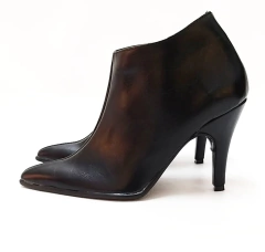 Botitas Lisboa ecocuero liso negro en internet