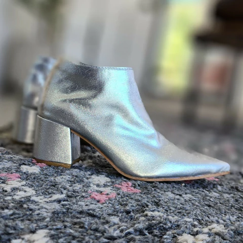 Botitas CAPRI metalizado plata