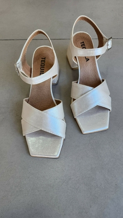 Sandalias ALEXIA nácar natural Edición Limitada en internet