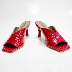 Sandalias VALENTINA croco charol rojo - comprar online