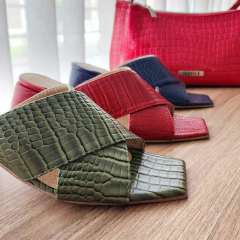 Suecos LOLA croco rojo en internet