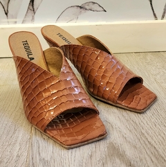 Sandalias VALENTINA croco charol suela - comprar online