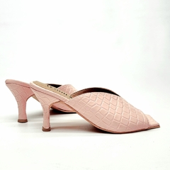 Sandalias VALENTINA croco charol nude - comprar online