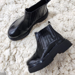 Borcegos CHALTEN ECOCUERO LISO NEGRO en internet