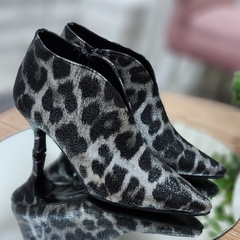 Botas CATANIA charol arrugado print gris