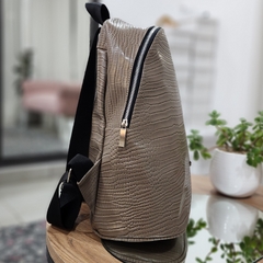 Mochila MAGNOLIA croco visón - comprar online