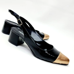 Stilettos tipo Chanel modelo COCÓ charol negro y oro rosé en internet