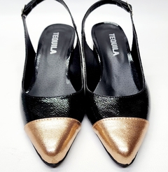 Stilettos tipo Chanel modelo COCÓ charol negro y oro rosé - comprar online