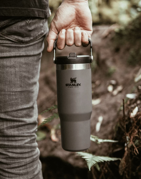 TUMBLER TÉRMICO FLIP STRAW STANLEY CHARCOAL | 887ML - comprar online
