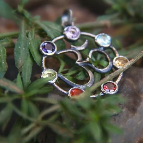 Colgante Om Siete Chakras