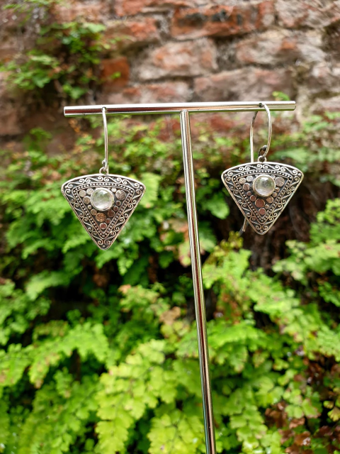 Aros Triángulo Bali Cuarzo rosa