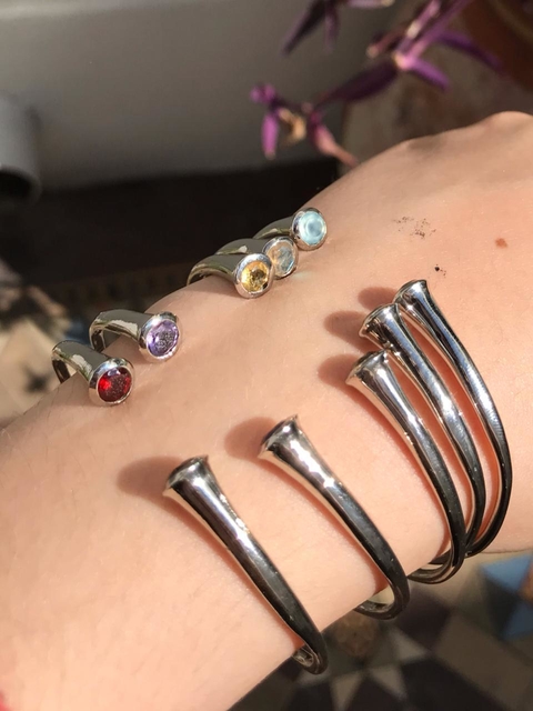 Esclava Esmeralda en Metal Blanco