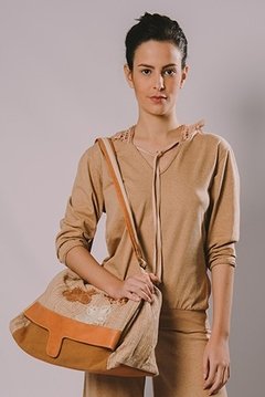 Blusa com capuz detalhe renda renascença - comprar online