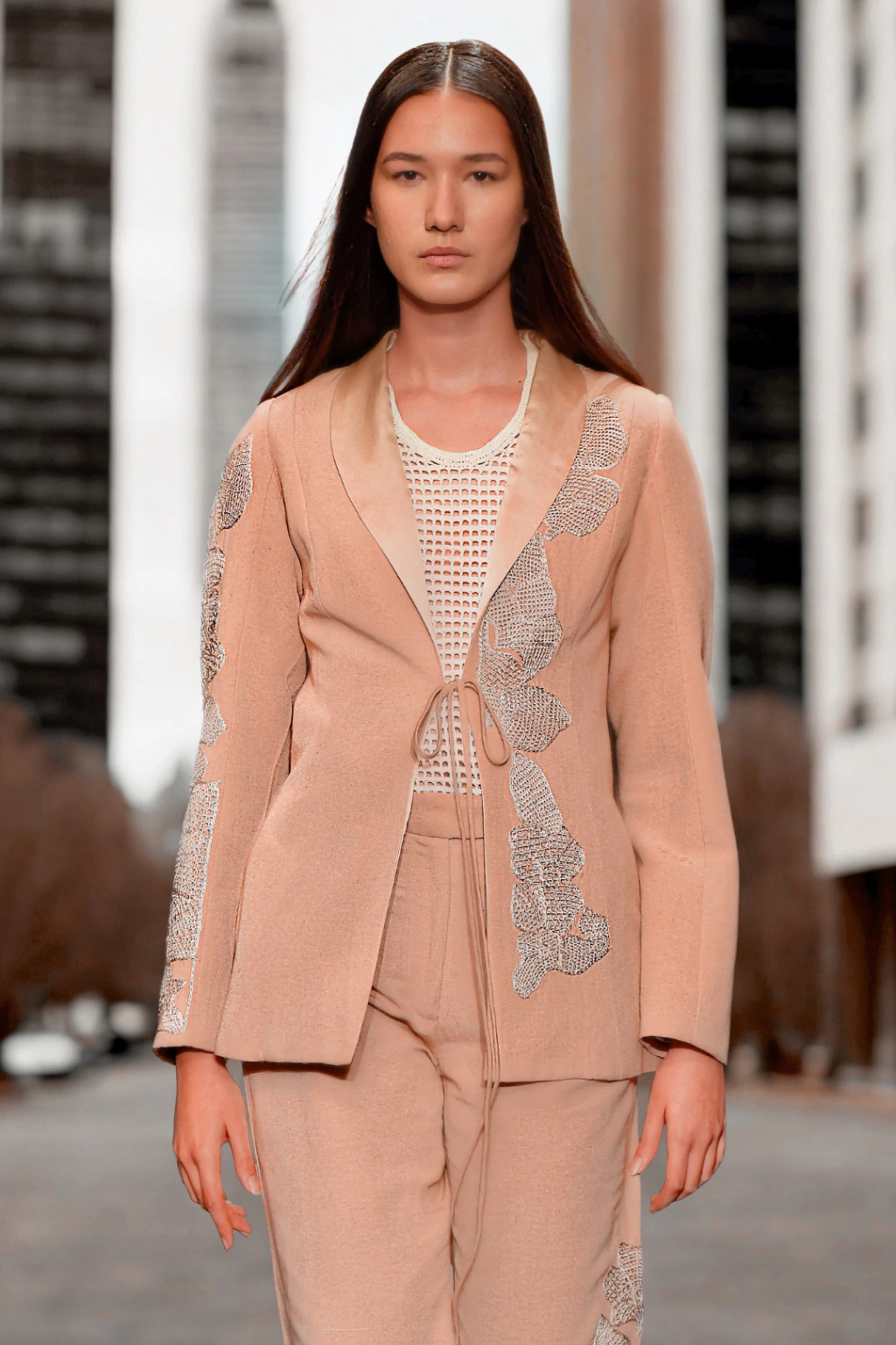Blazer com Lapela em Renda