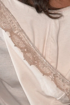 Blusa com capuz detalhe Renascença - loja online