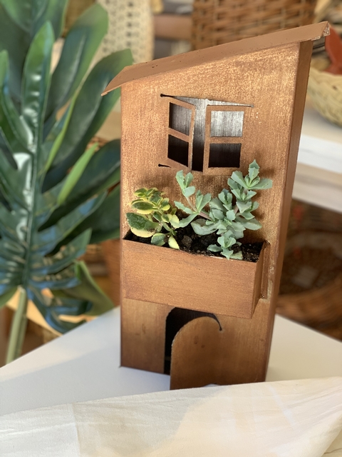 Casita de pie o colgante con macetero 35x15x9 cm (sin suculentas)