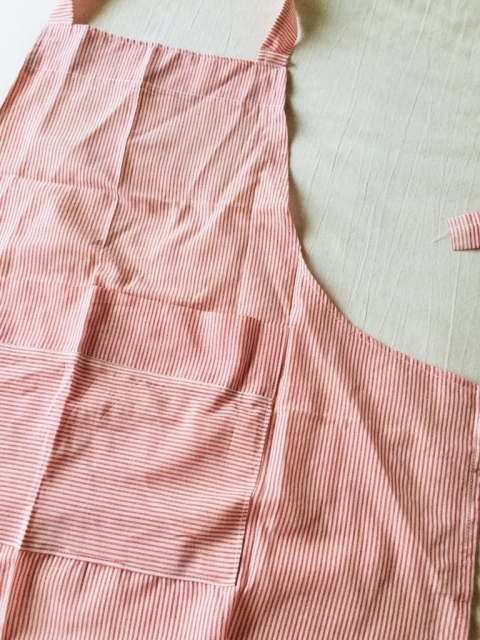 Delantal rayado rojo