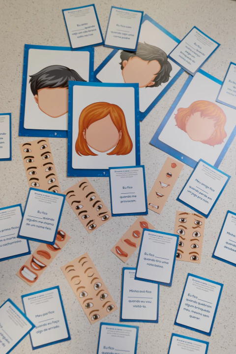 Caras e Bocas - comprar online