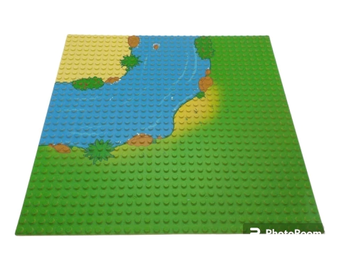 PLACA BASE 32 X 32 PINOS (25,5 X 25,5 cm) CENÁRIO DE SELVA MC378A