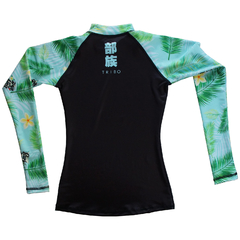 Rash guard de mujer modelo Surf & roll. en internet