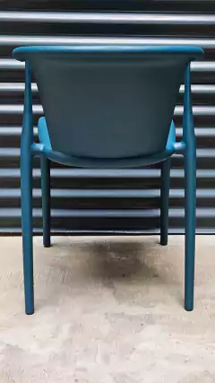 SILLA WISHBONE PLÁSTICA COLOR PETROLEO en internet
