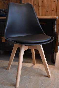 SILLA TULIP CON ALMOHADÓN COLOR NEGRO - comprar online