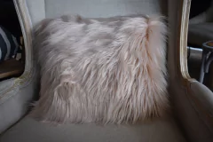 ALMOHADÓN ANGORA ROSA 45X45 CMS - comprar online