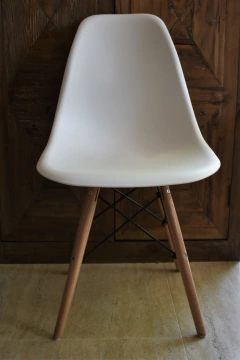 SILLA EAMES BLANCA en internet