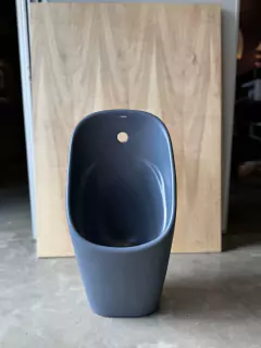 MINGITORIO URINARIO CON SENSOR Y ELECTROVALVULA NEGRO MARCA HOESCH FOSTER en internet