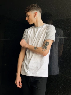 Remera Mercy Grey & White - comprar online
