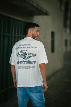 REMERA OVERSIZE DIST STREET - Dublin Garden