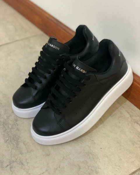 ZAPATILLAS MC NEGRO BASE BLANCA