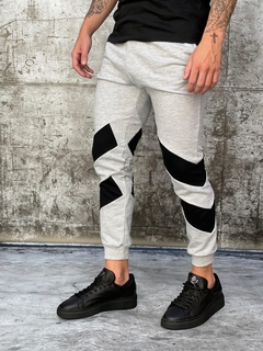 JOGGING LR GRIS TIRAS NEGRAS