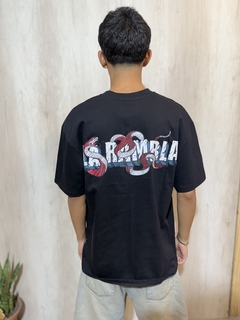 REMERA OVERSIZE SNAKE en internet