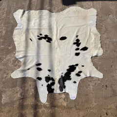 Cuero de Vaca Blanco y Negro – E-H04