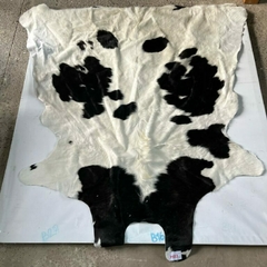 Cuero de Vaca Blanco y Negro – H03