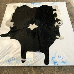 Cuero de Vaca Blanco y Negro – H07